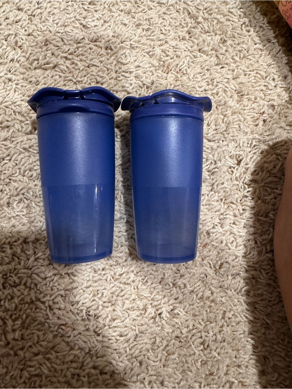 Vintage tupperware salt and pepper shakers #4923-A, 4924-A